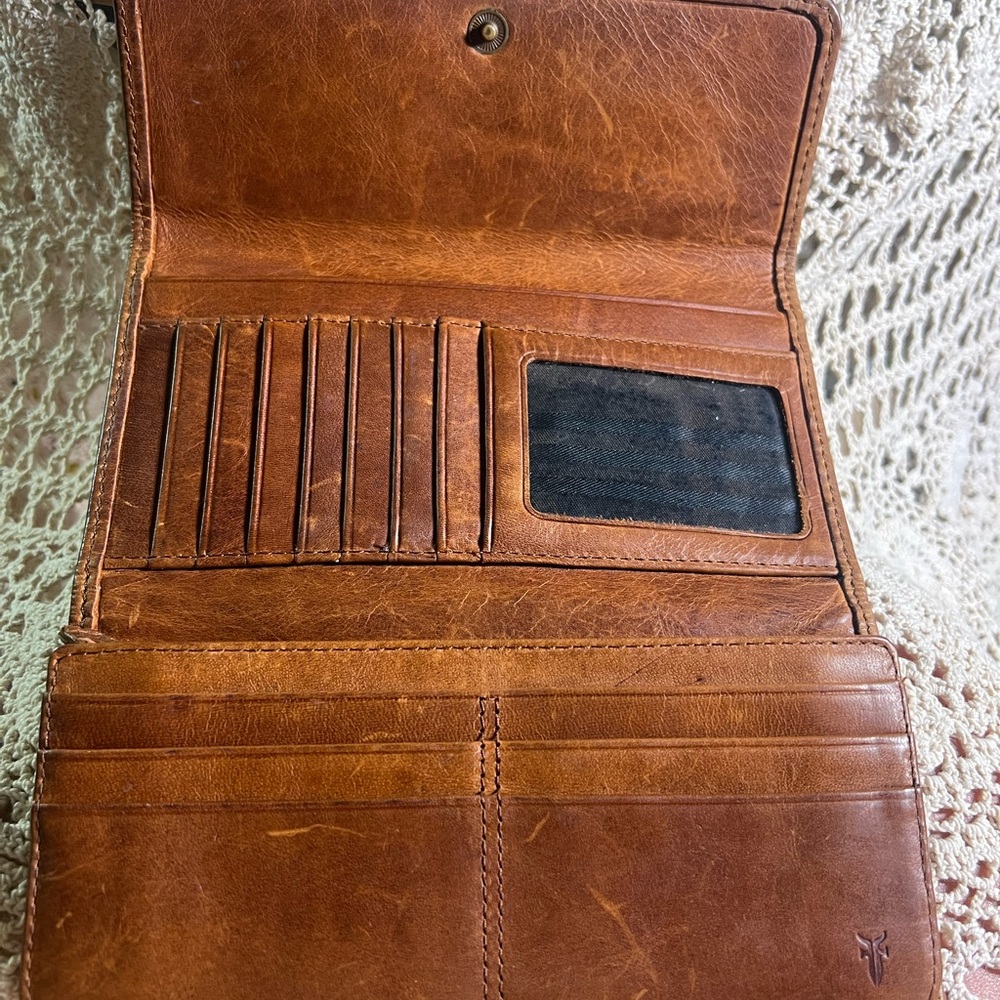 FRYE Rich Brown Leather Wallet - Picture 2 of 4